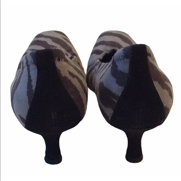 DONALD J PLINER SEANA KITTEN HEEL PUMPS - Picture 4 of 9